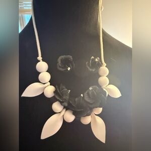 Elegant Black and White Floral Necklace Set